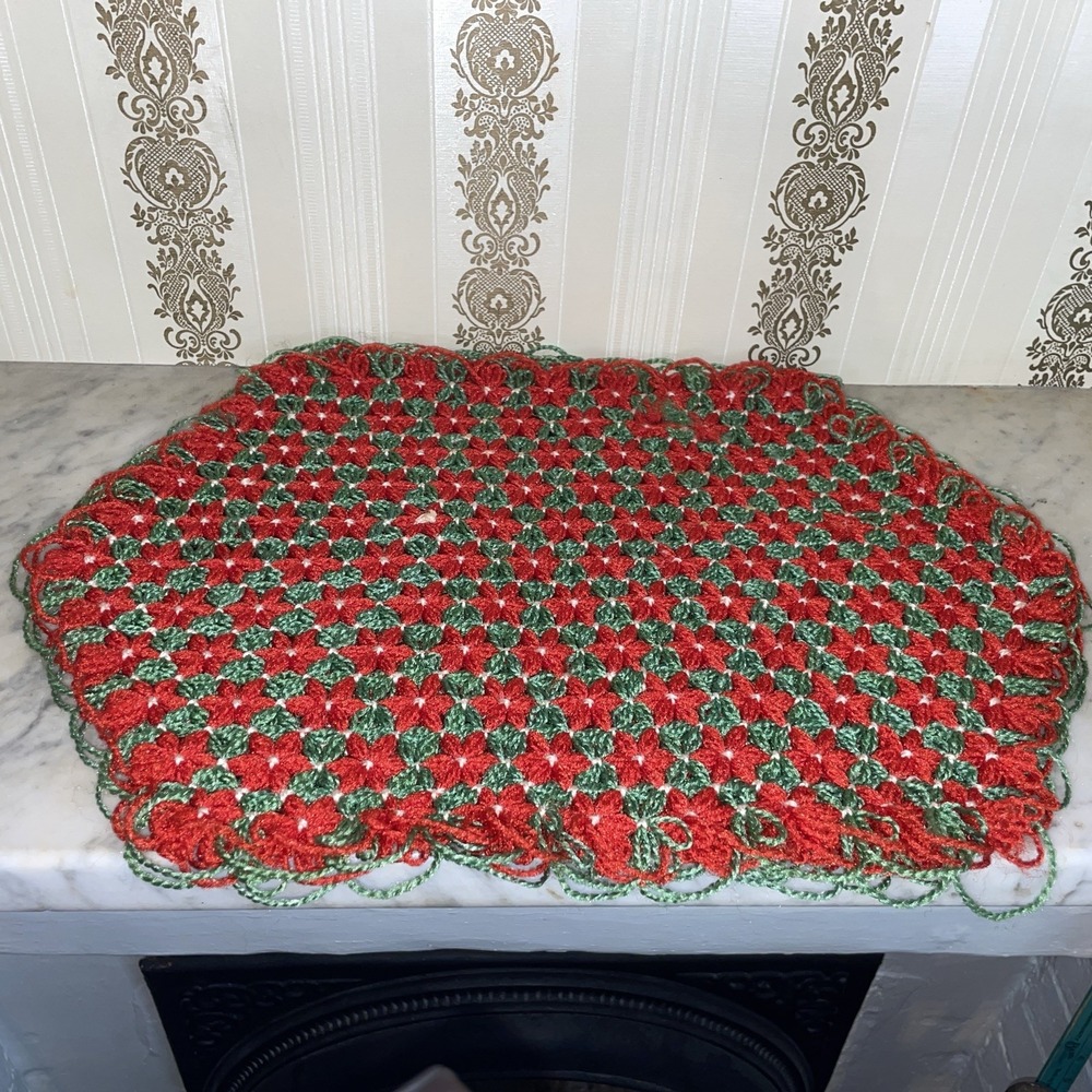 Matching Christmas Placemats Lap Loom | Poinsetta 17" Long Hexagon Shape